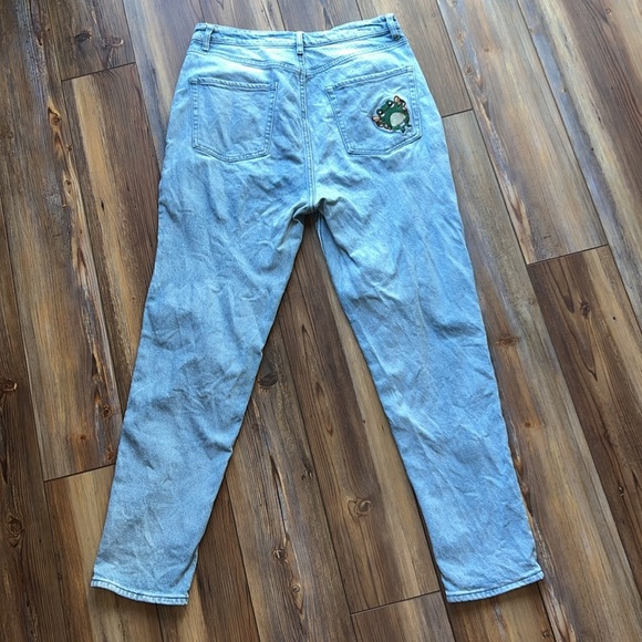 Hot Topic Denim Mom Jeans Size 11 | Frog Mushroom & Snails 🐸 🍄 🐌 - Picture 10 of 10